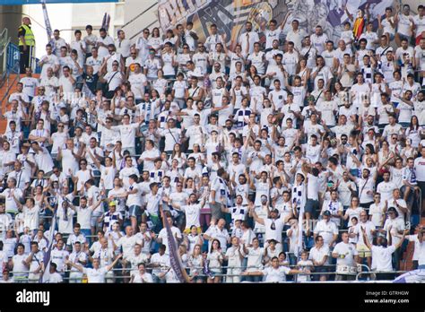 Real Madrid Fans Hi Res Stock Photography And Images Alamy