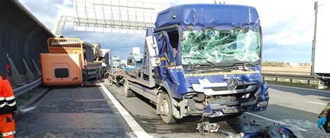 Zderzenie trzech pojazdów na AOW Komenda Miejska Państwowej Straży