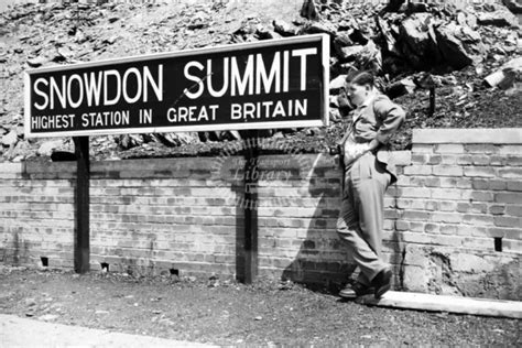 PHOTO BR BRITISH Railways Station Scene SNOWDON SUMMIT 1953 1 99