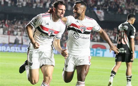 gols Made in Cotia e recorde de público São Paulo vence o Vasco