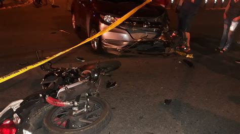 Violento Choque Entre Una Moto Y Un Carro Dej A Dos Personas Heridas