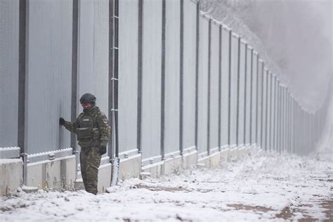 The New Poland Belarus Border Wall Draws From An Old American Playbook