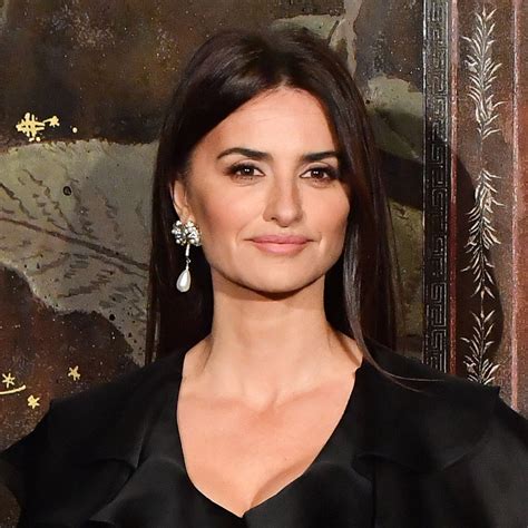 Penélope Cruz Con Su Pelo Ondulado Natural En La Red Avispa Foto 1