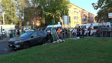 Milano L Incidente In Via Inganni Video Dailymotion