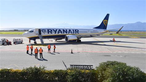 I Voli Ryanair Da E Per La Calabria Previsti Per L Estate Tgcal