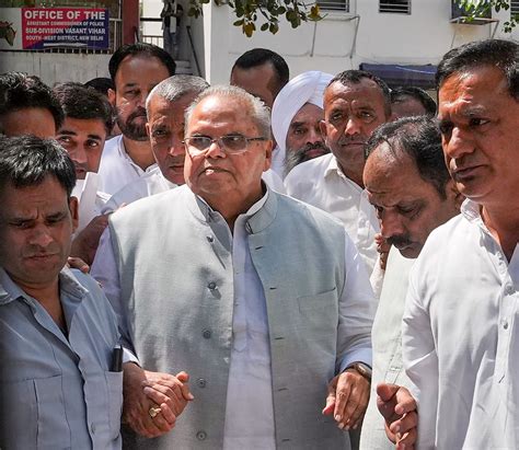 Day After Cbi Summons Satya Pal Malik Visits Delhi Police Station