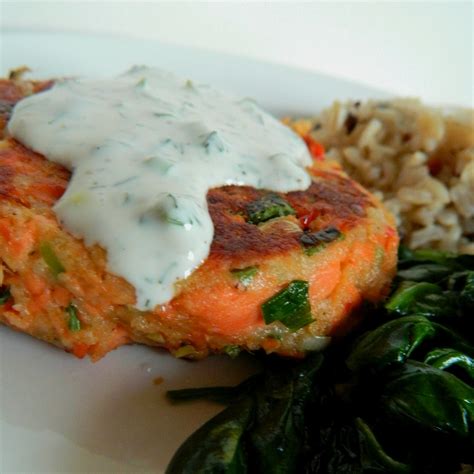 The Cyclist S Wife Salmon Cakes With Creamy Dill Sauce