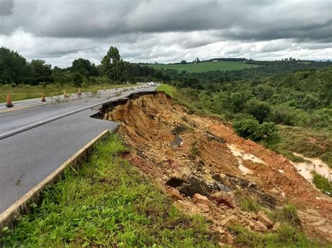 Chuva Causa Deslizamento De Terra E Interdição Na Br 153 Em Tibagi Campos Gerais E Sul G1