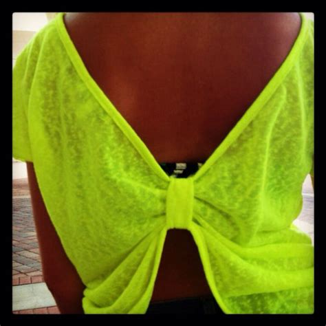 The Back Of This Neon Green Shirt From Delias Is So Cute Fashion Obsession Fashion Stylish