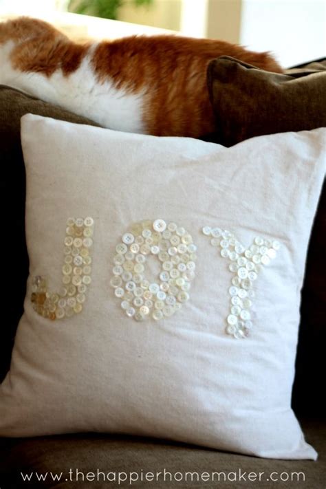 50 Diy Christmas Pillow Tutorials Artofit