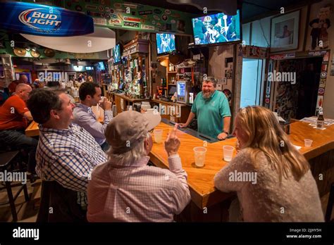 The Windjammer on Isle of Palms, S.C. Historic beach bar on South Carolina barrier island Stock ...