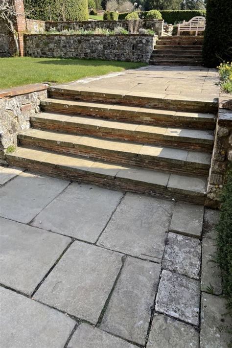 Reclaimed Coursed Yorkstone