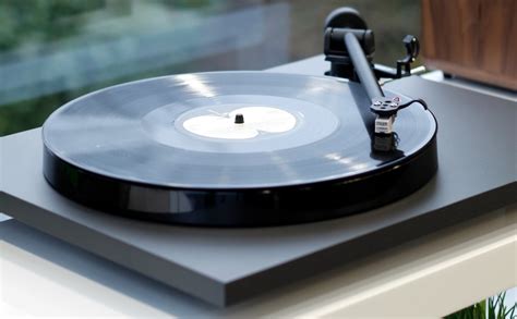 Rega Planar Turntable Multi Award Winning Plug And Play Turntable