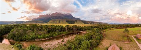 Auyan Tepui panoramic view from Uruyen indigeous camp during a sunrise ...