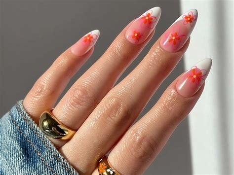 20 Almond French Tip Nail Looks For Inspiration