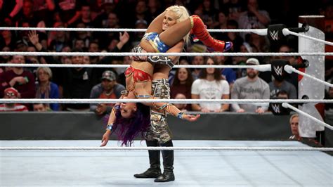 The First Ever 30 Woman Over The Top Royal Rumble Match Photos Wwe