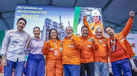 Petrobras bate recorde de valor de mercado e se torna a 8ª maior