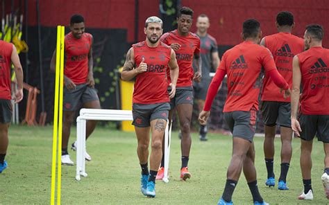 Após descanso titulares do Flamengo treinam neste domingo antes de