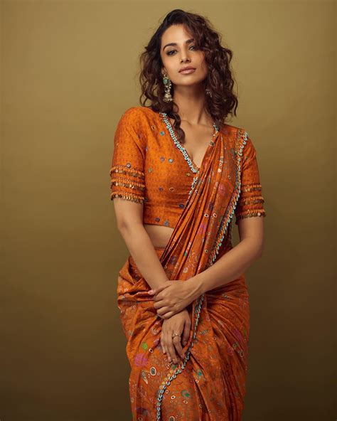 Meenakshi Chaudhary : r/BeautifulIndianWomen