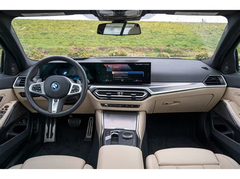 2023 BMW 3-Series Pictures: | U.S. News