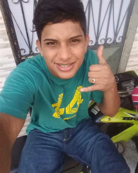 Jovem Recebe Ligação Sai De Casa E é Morto Com Dez Tiros Em Manaus