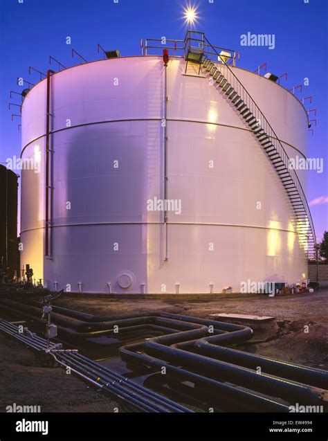 Tank Farm Hi Res Stock Photography And Images Alamy