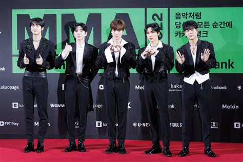 Idol Kpop Tampil Stunning Di Red Carpet Melon Music Award