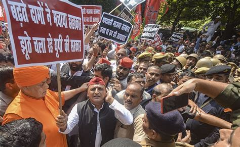 Akhilesh Yadav S Mega Protest March Stopped What Yogi Adityanath Said