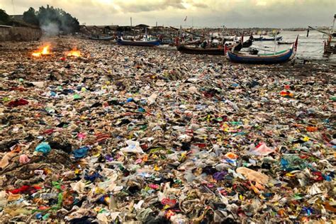 Eye Opening Photos Show How Plastic Waste Is Polluting Our Planet