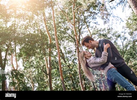 Tanzen im wald Fotos und Bildmaterial in hoher Auflösung Alamy