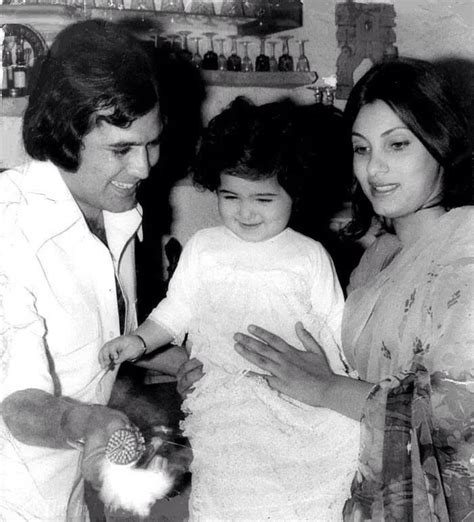 Rajesh Khanna With His Wife Dimple Kapadia And Daughter Twinkle Khanna