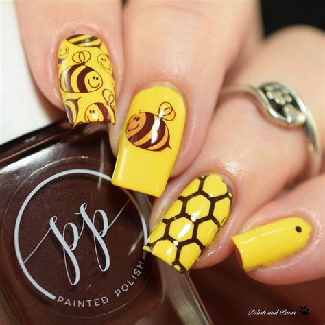 The Digit-al Dozen does In My Garden: Bumblebees | Polish and Paws