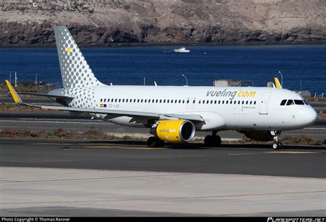 EC LVX Vueling Airbus A320 214 WL Photo By Thomas Ranner ID 500497