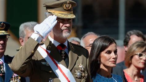 Jura Bandera Leonor El Gesto Del Rey Felipe Vi A La Princesa Leonor En La Jura De Bandera