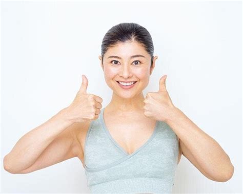 真顔が不機嫌に見えてない？ 口角をグッと引き上げて美しい逆三角形唇を目指す「顔筋トレ」（レタスクラブ）