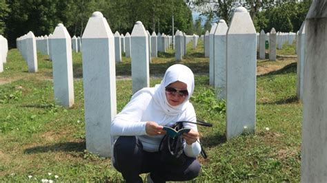 U Memorijalnom Centru Srebrenica Sje Anje Na Prvi Ukop Rtava Genocida