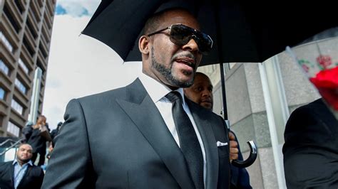 El cantante R Kelly condenado a 30 años de cárcel por crimen