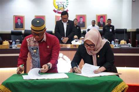 Rapat Paripurna Paripuna Persetujuan Bersama DPRD Sulsel Dan Gubernur