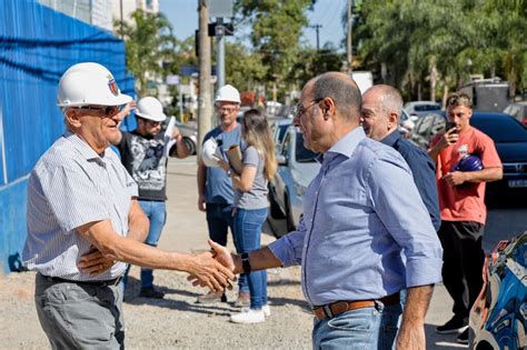 Auricchio vistoria obras de construção do CEEC Centro Educacional