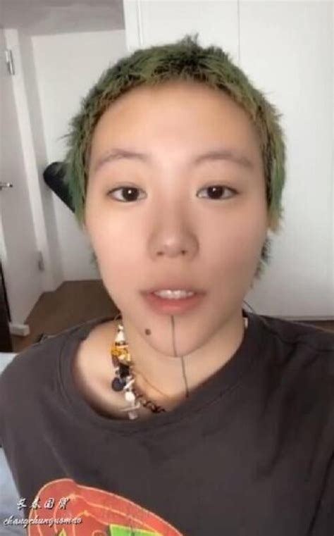 王菲23岁大女儿素颜近照，皮肤白皙眼神清澈，自曝新专辑录制完成凤凰网