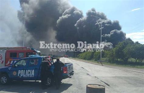 Impresionante Incendio En Planta De Solventes Sobre La Ruta A012 Cerca