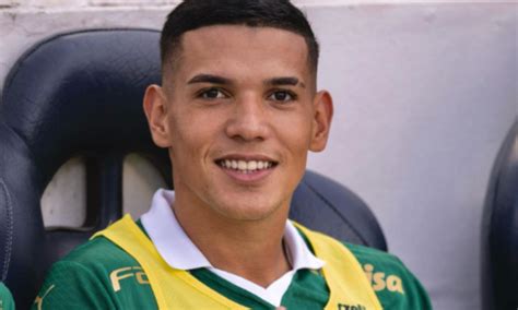 Palmeiras renova contrato zagueiro Naves até 2028 Extremamente