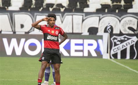 Vitinho V Flamengo Superior E Lamenta Empate Contra O Cear