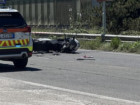 Frontale Lungo La Ss All Altezza Di Pentima Muore Centauro Di