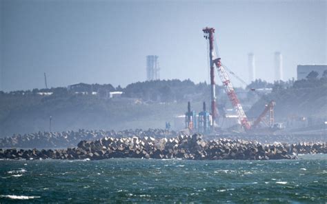 Japón comienza con el vertido de agua contaminada de Fukushima El Sol