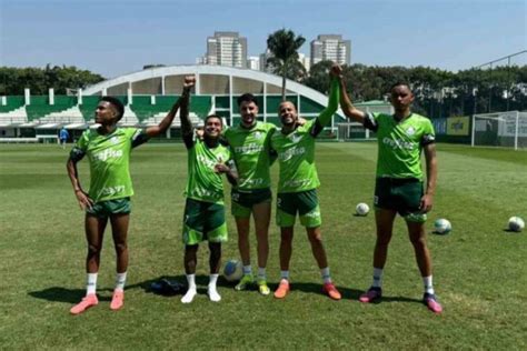 Lesionados do Palmeiras treinam na folga e têm a companhia de Dudu