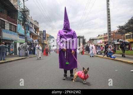 Quito Quateur Th Avril Une Procession Dans Le Sud De La