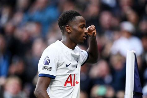 Potentially serious Sarr injury taints win as Tottenham brush aside Bournemouth | Flashscore.com