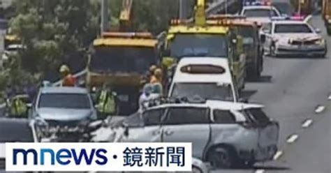 國道汐五高架路段2車相撞 駕駛噴飛摔橋慘死｜ 鏡新聞 Yahoo Tv