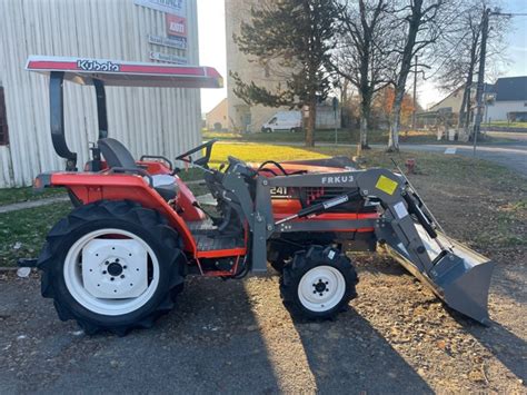 JP FRANCE KUBOTA 24 CV 4 RM AVEC CHARGEUR TERRE NEUF OF Avec